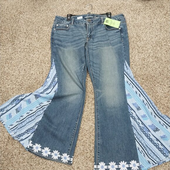 3101 Size 16 American Eagle Upcycled Bell-Bottoms and Matching XL Halter Top. - Picture 4 of 9